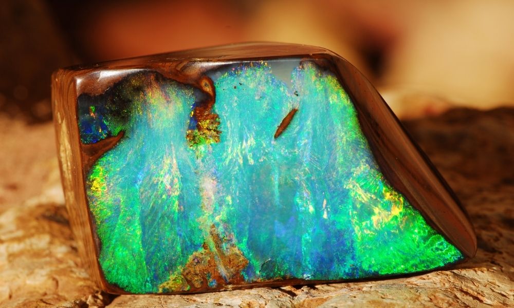 opal - naturally occuring photonic crystal